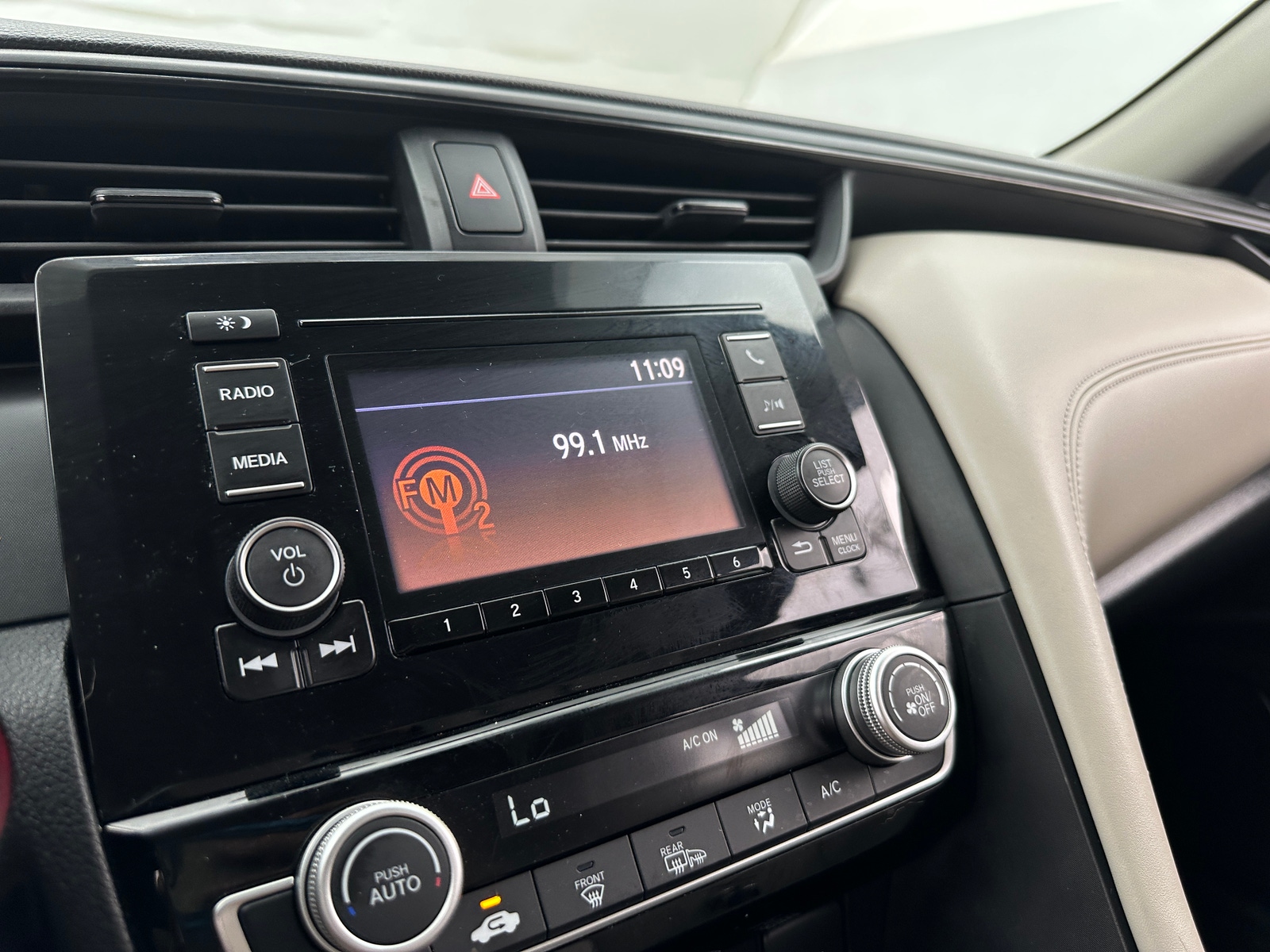 Thumbnail: 2019 Honda Insight - 4