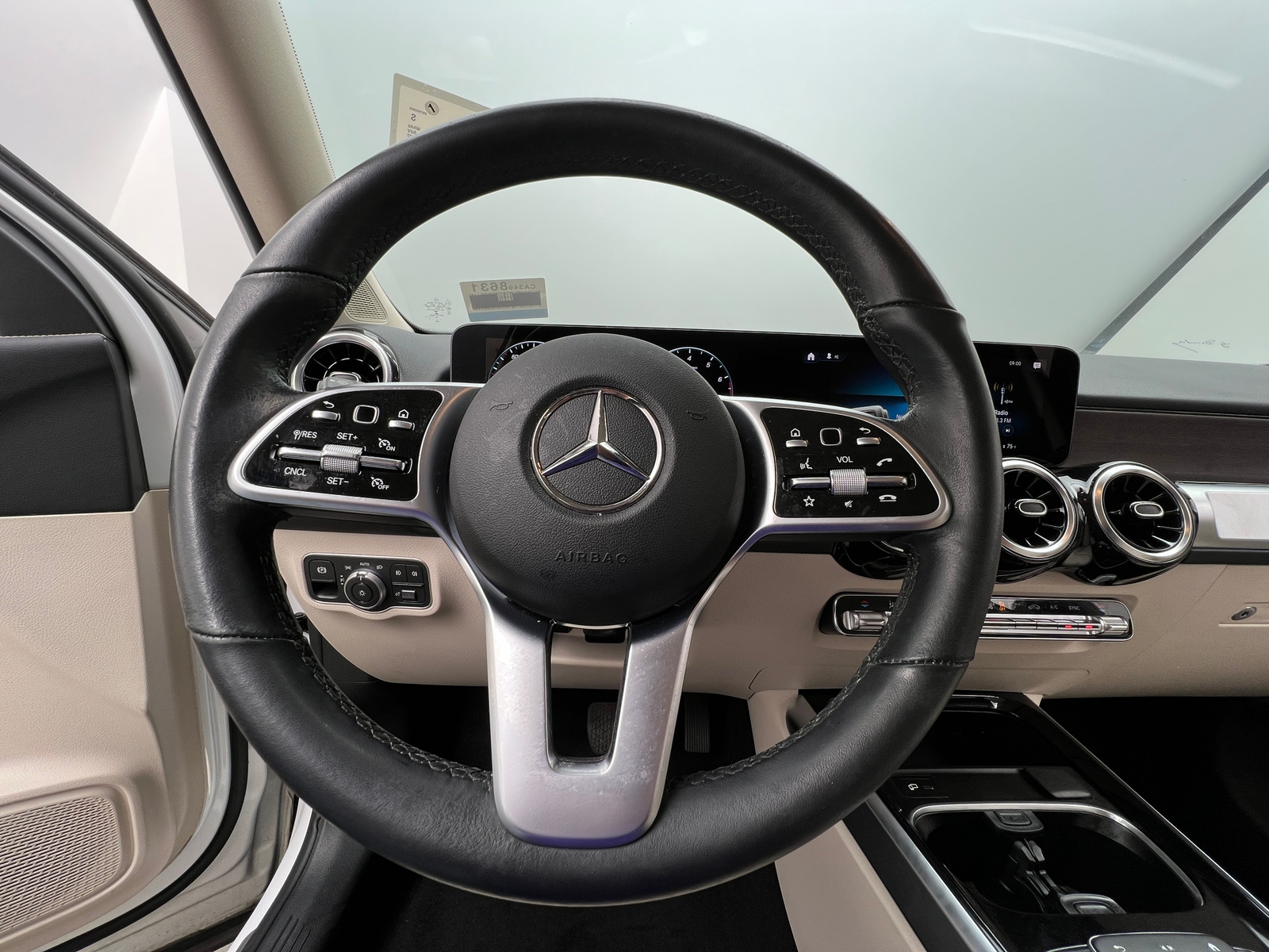 Thumbnail: 2022 Mercedes-Benz GLB - 4