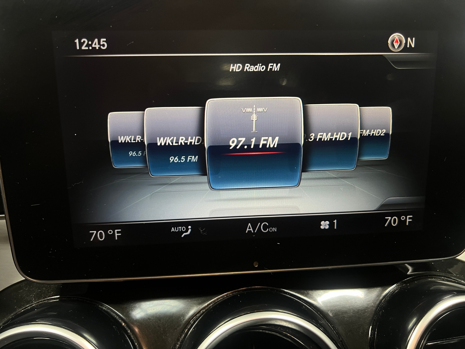 Thumbnail: 2015 Mercedes-Benz C-Class - 3