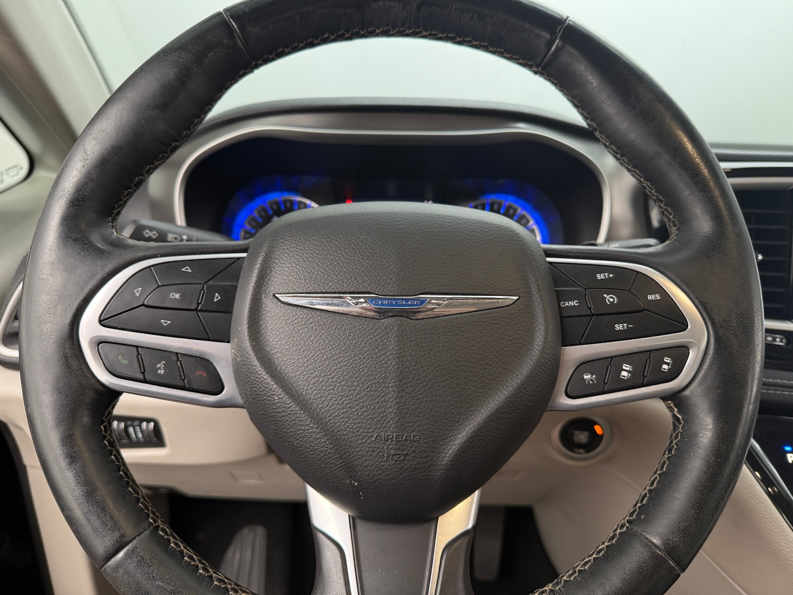 Thumbnail: 2021 Chrysler Pacifica - 4