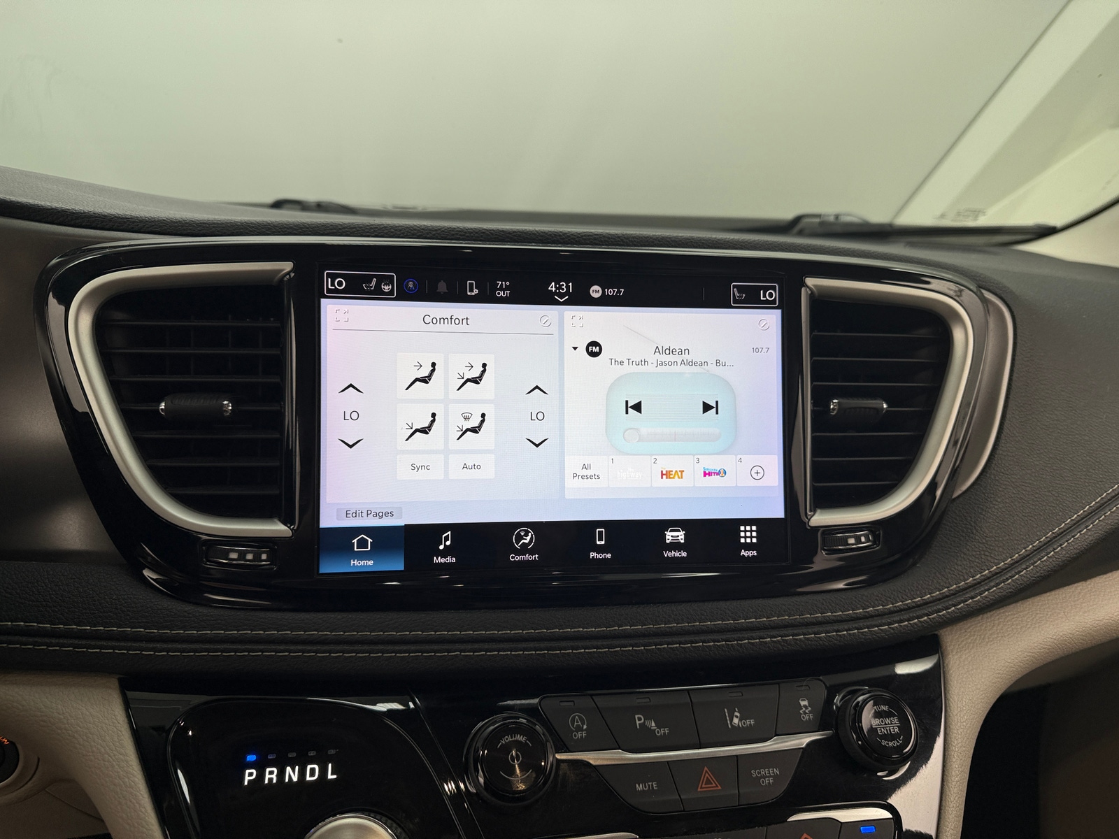 Thumbnail: 2021 Chrysler Pacifica - 3