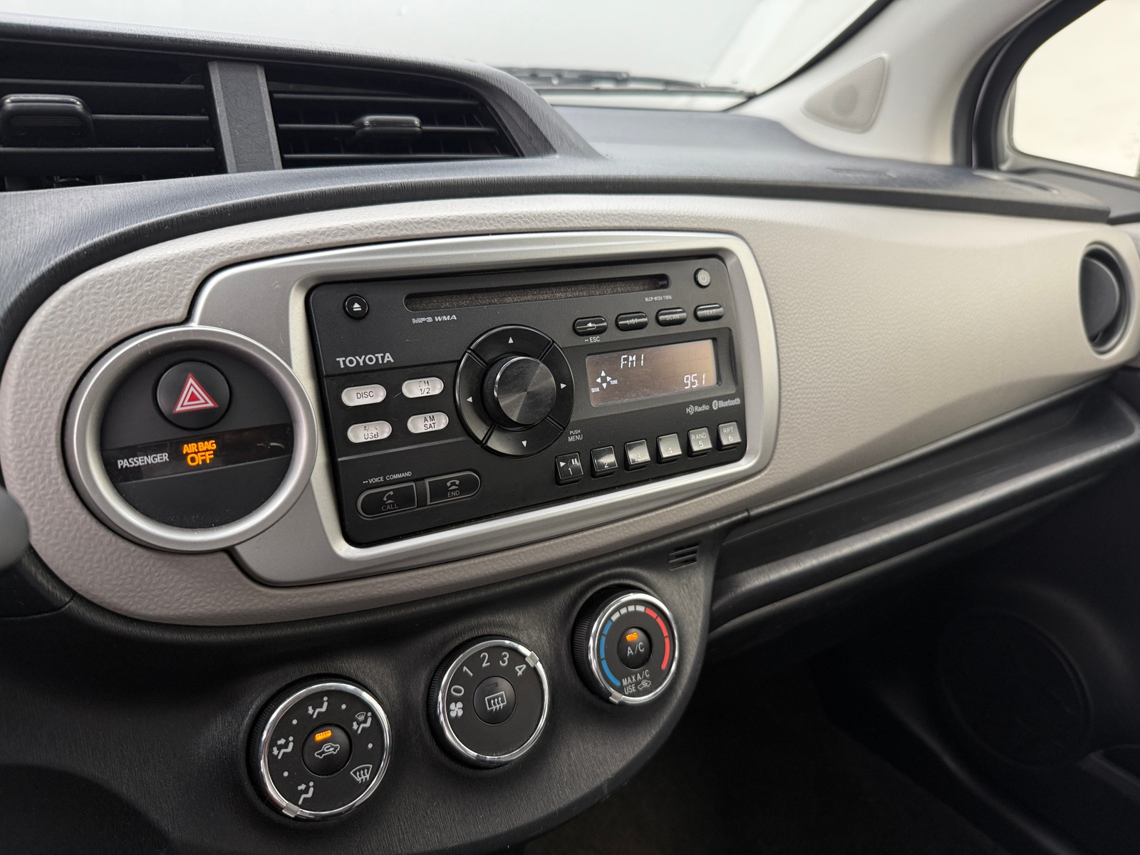 Thumbnail: 2013 Toyota Yaris - 4