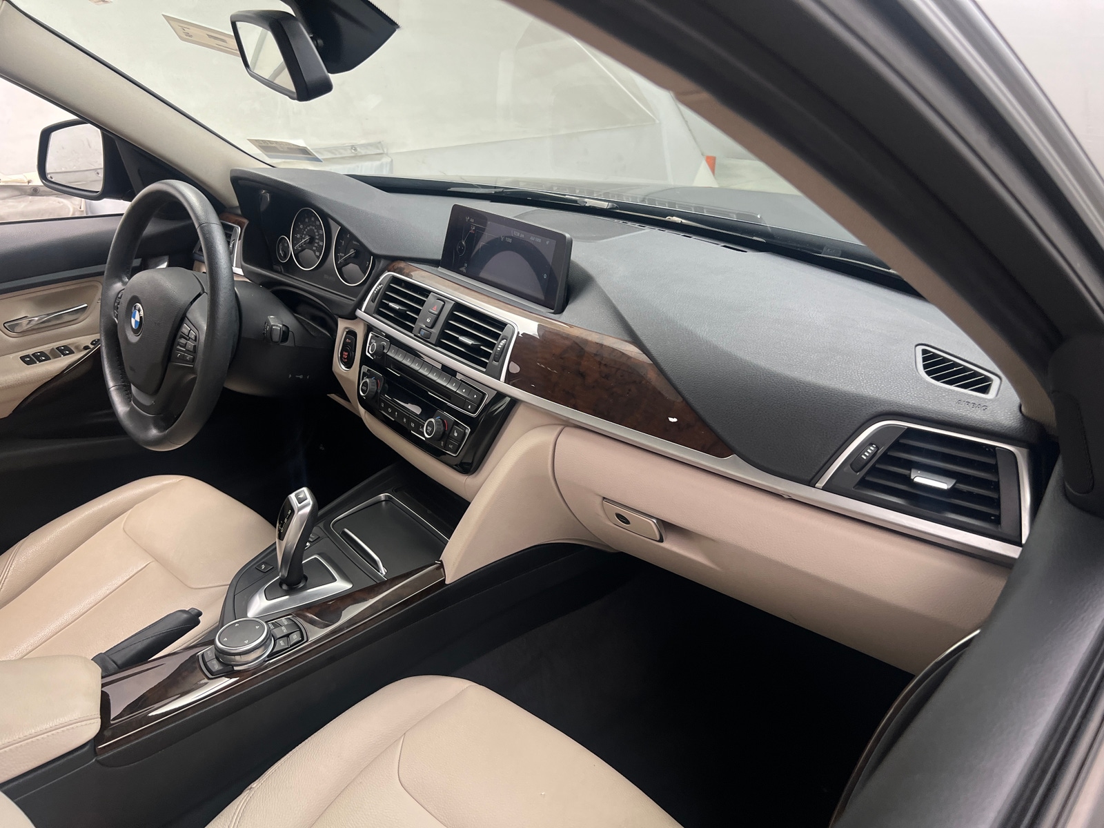 Thumbnail: 2016 BMW 3 Series - 2