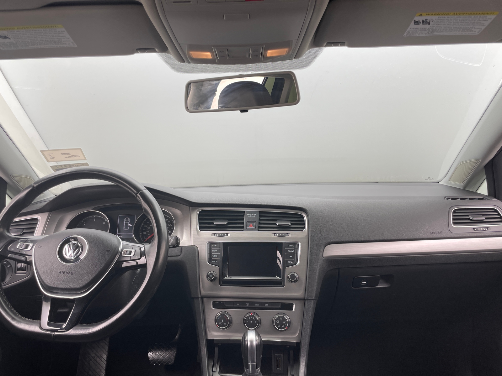 Thumbnail: 2015 Volkswagen e-Golf - 2