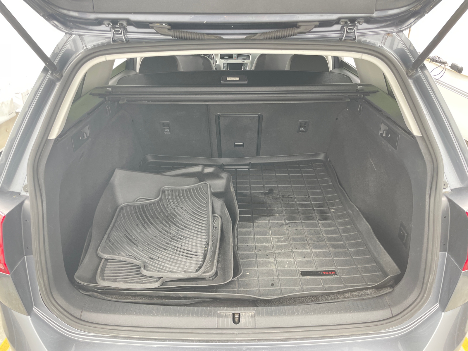 Thumbnail: 2015 Volkswagen e-Golf - 6