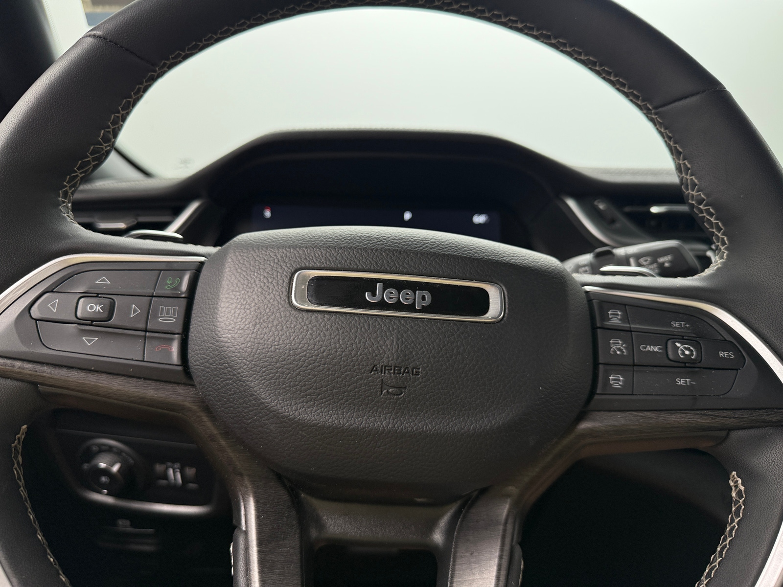 Thumbnail: 2024 Jeep Grand Cherokee - 4