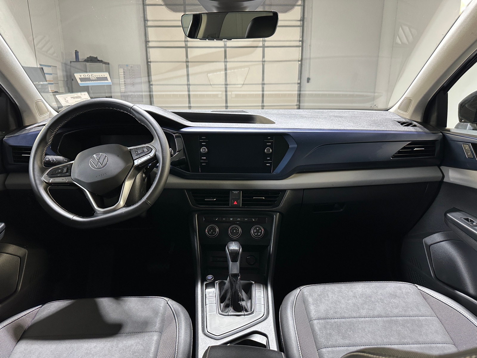 Thumbnail: 2022 Volkswagen Taos - 3