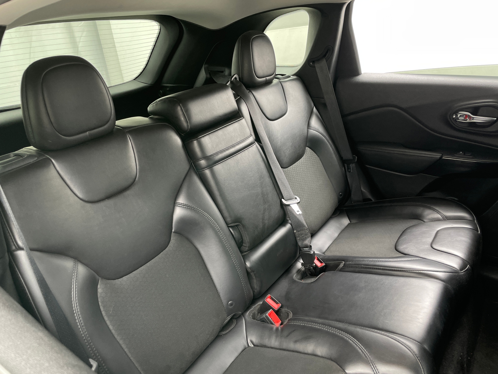 Thumbnail: 2019 Jeep Cherokee - 6