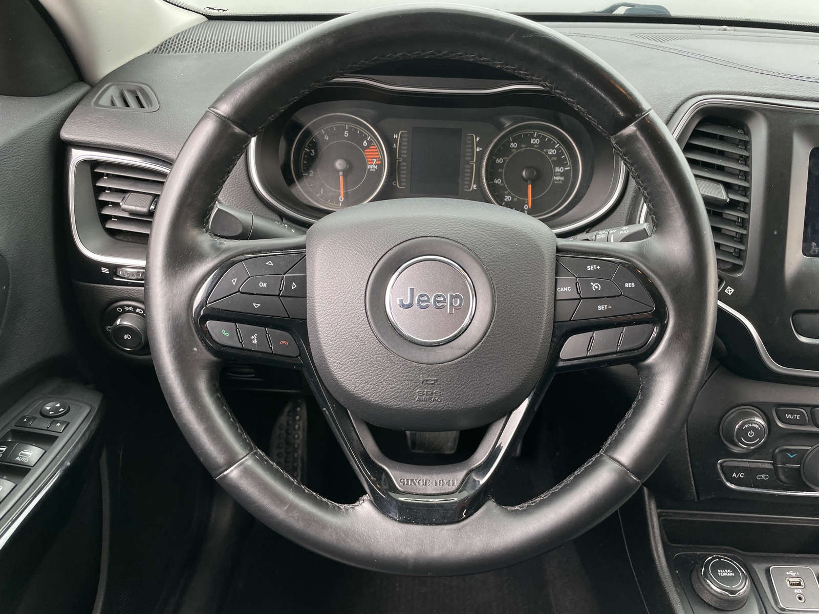 Thumbnail: 2019 Jeep Cherokee - 5