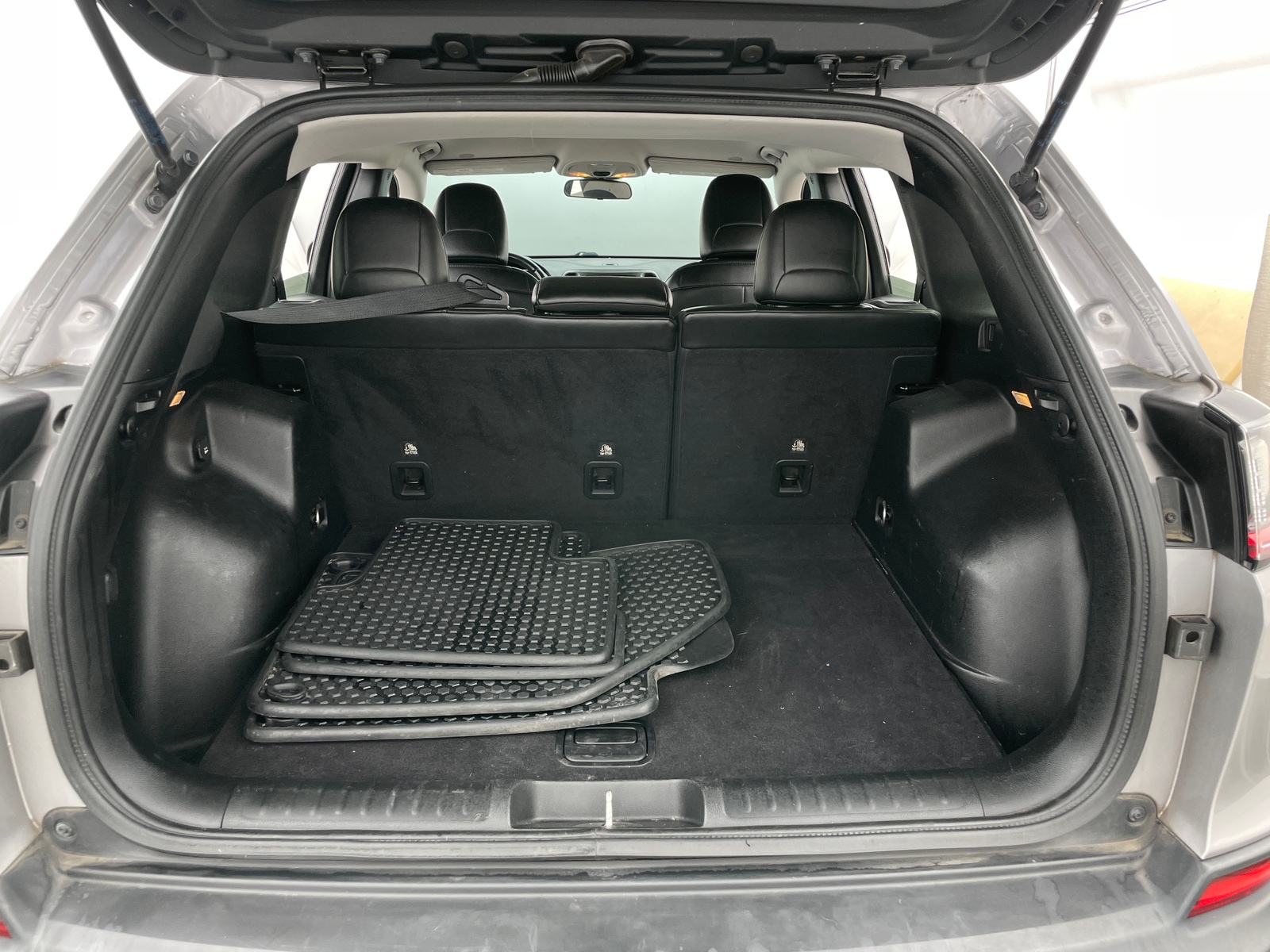 Thumbnail: 2019 Jeep Cherokee - 7
