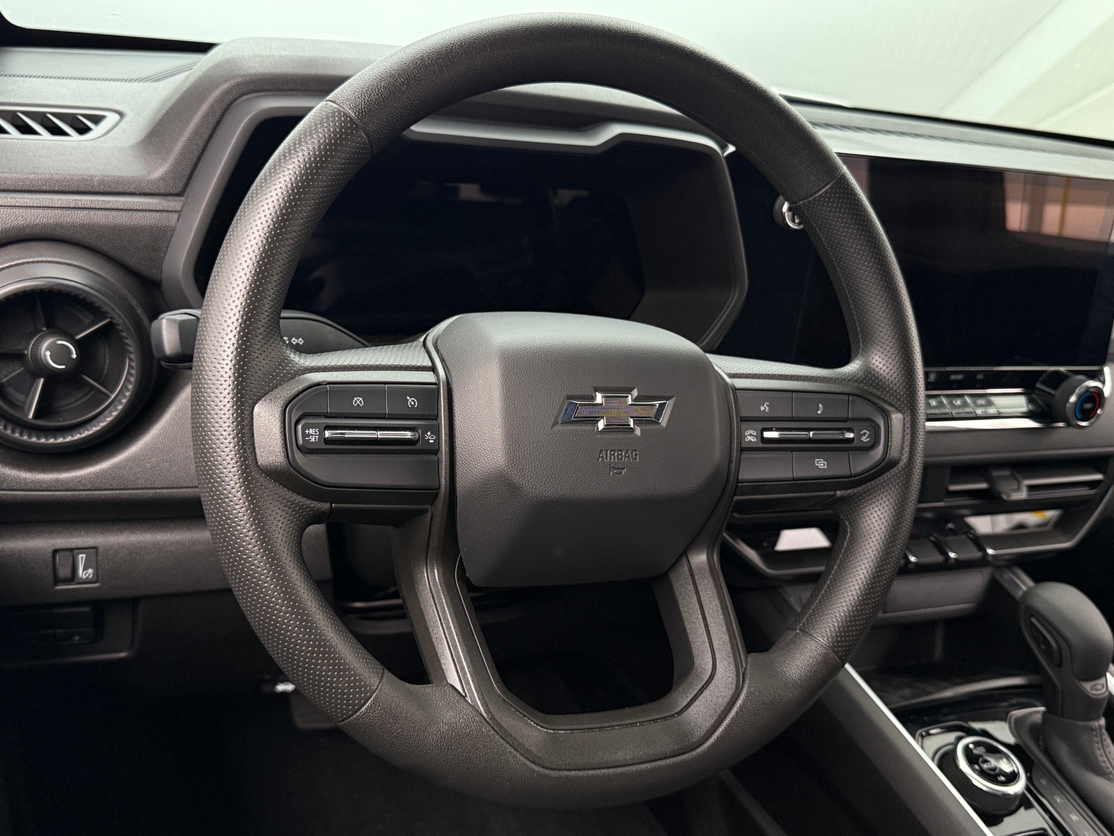Thumbnail: 2024 Chevrolet Colorado - 5