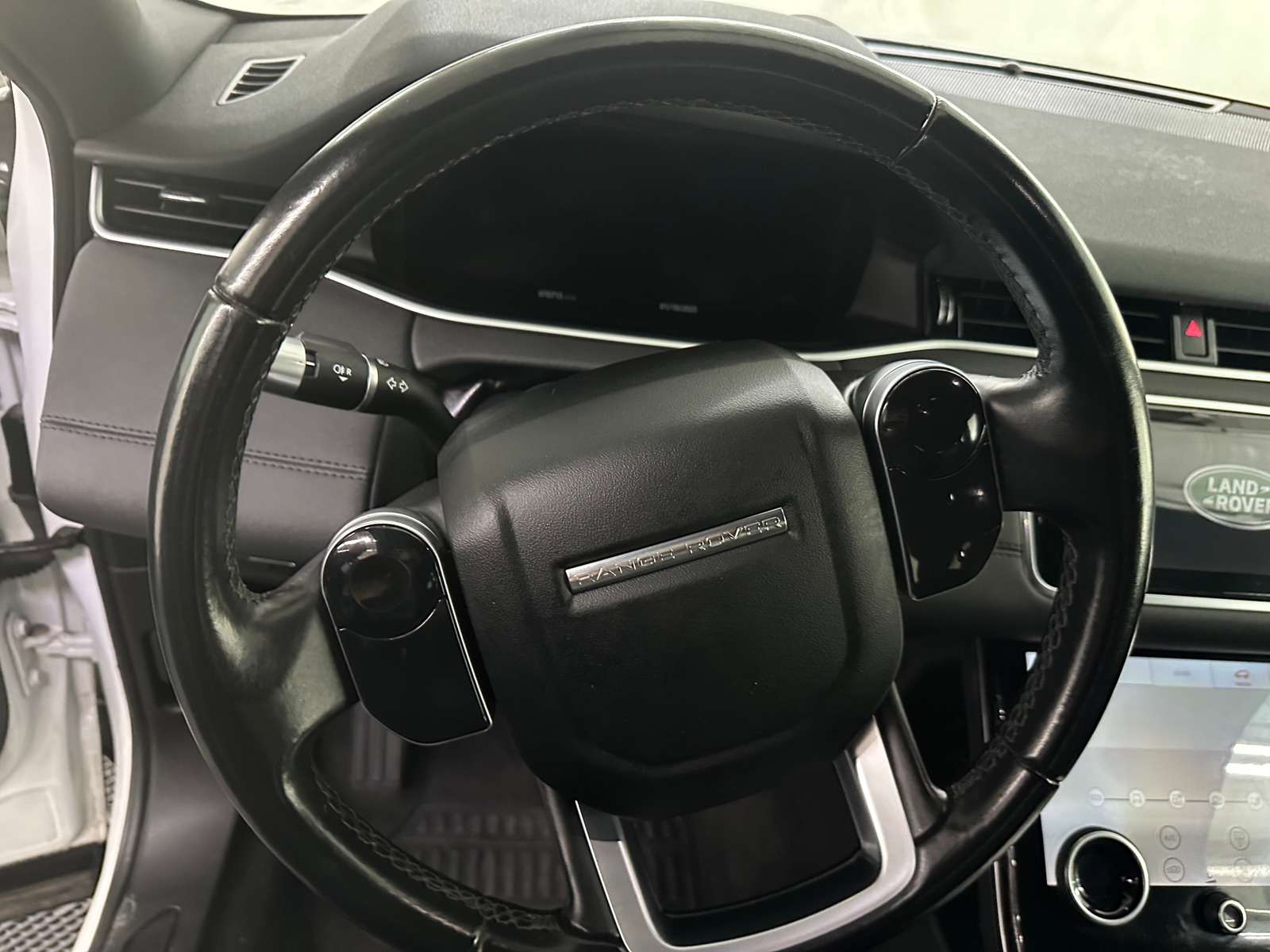 Thumbnail: 2020 Land Rover Range Rover Evoque - 4