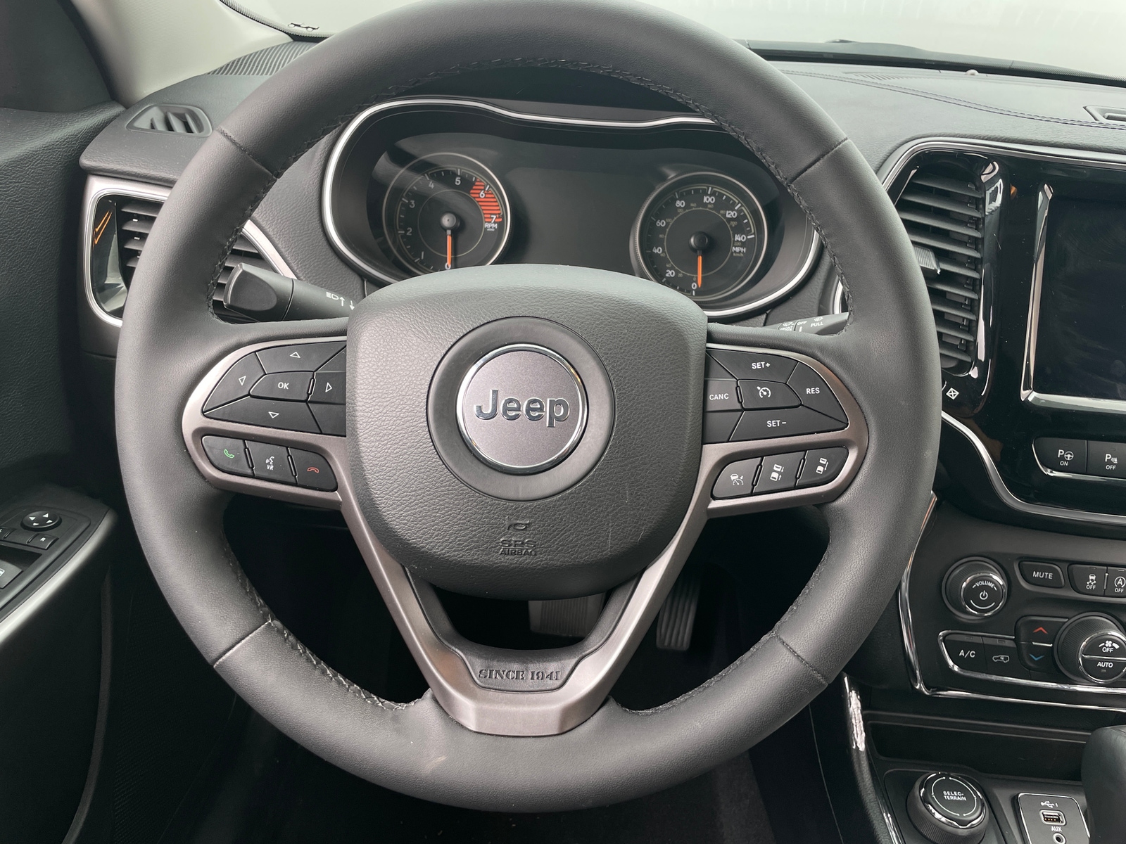 Thumbnail: 2022 Jeep Cherokee - 4
