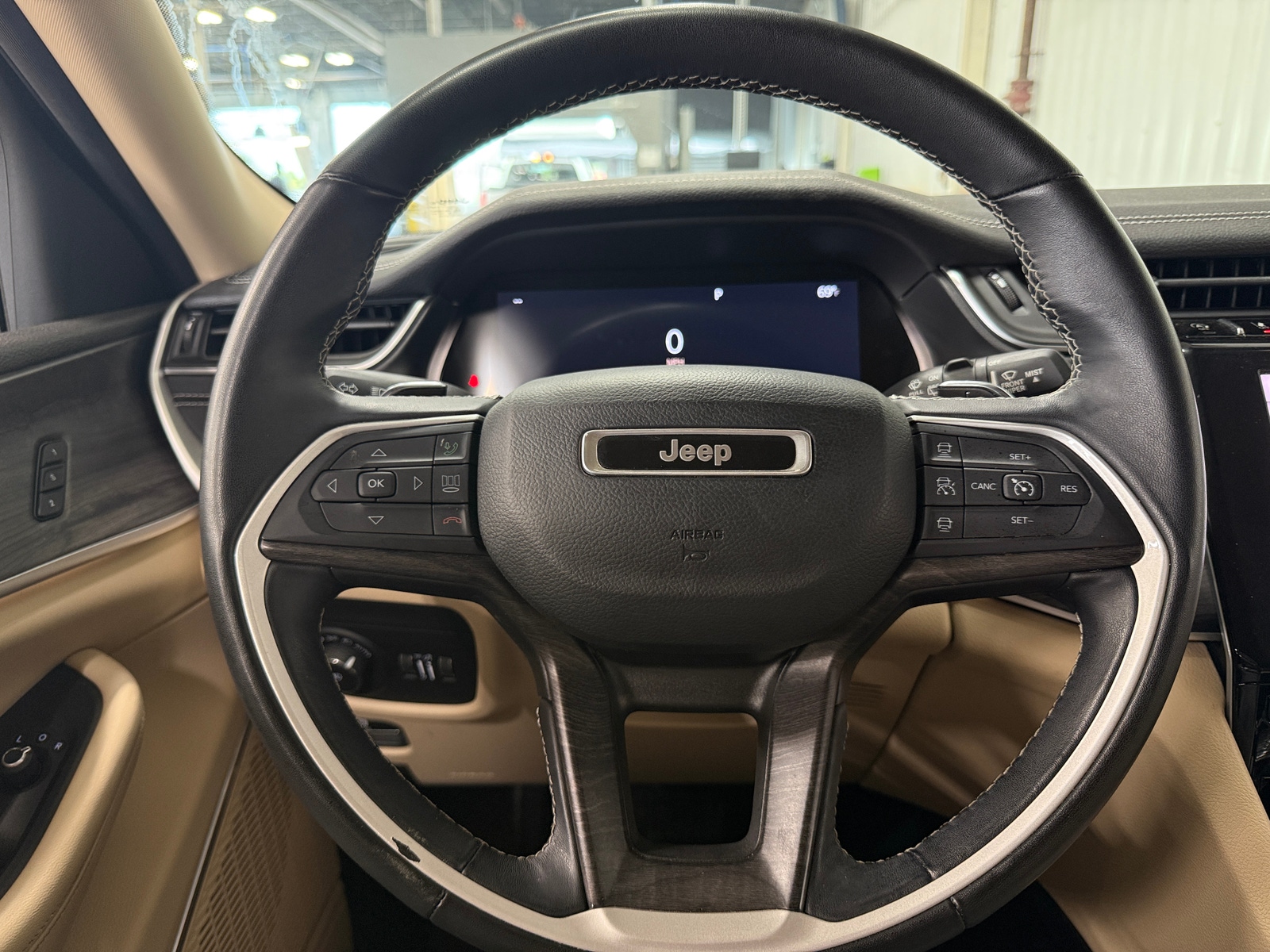 Thumbnail: 2022 Jeep Grand Cherokee L - 4