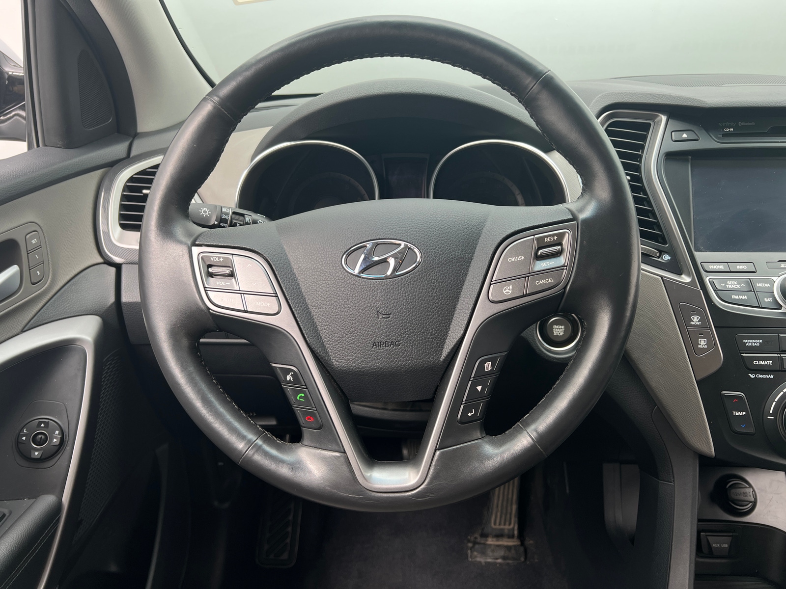 Thumbnail: 2016 Hyundai Santa Fe - 4