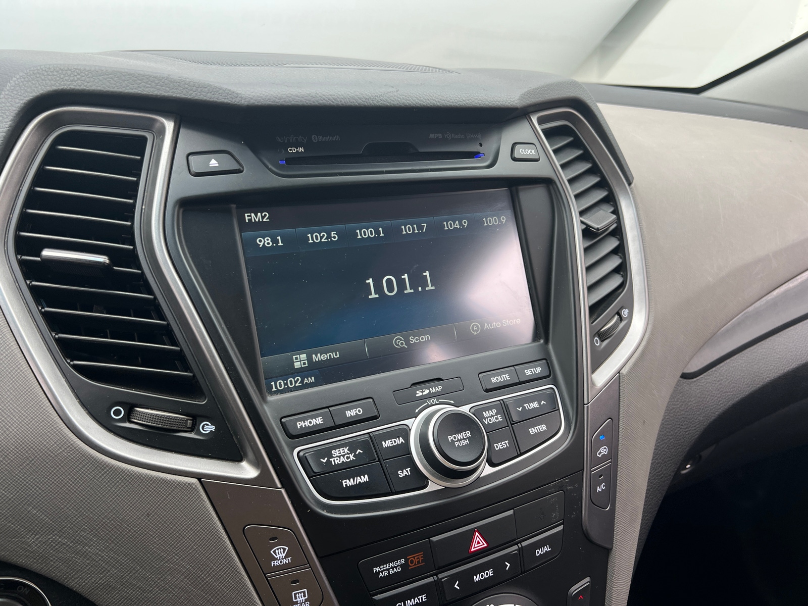 Thumbnail: 2016 Hyundai Santa Fe - 3