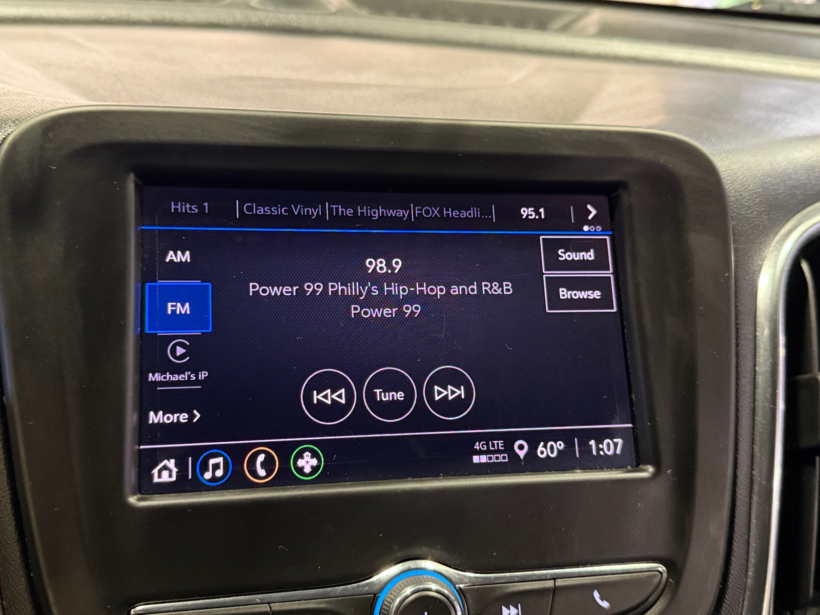 Thumbnail: 2022 Chevrolet Equinox - 4