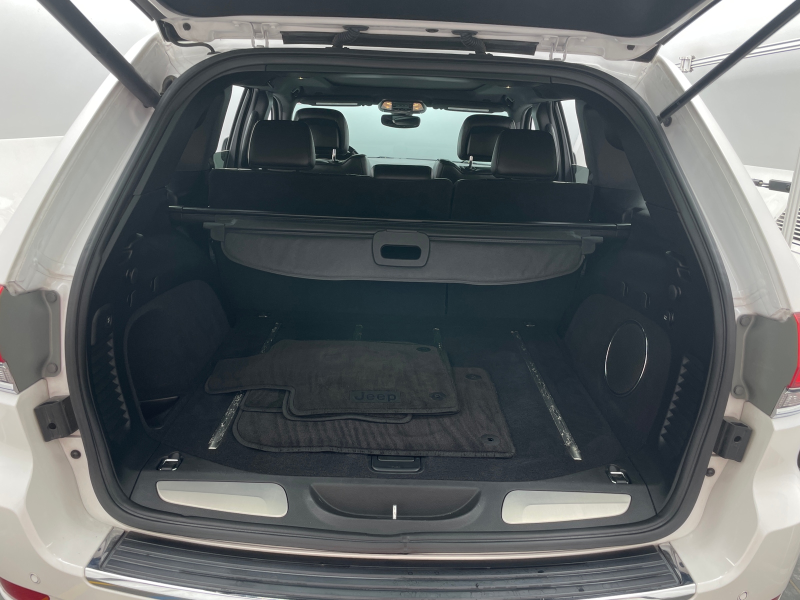 Thumbnail: 2017 Jeep Grand Cherokee - 6