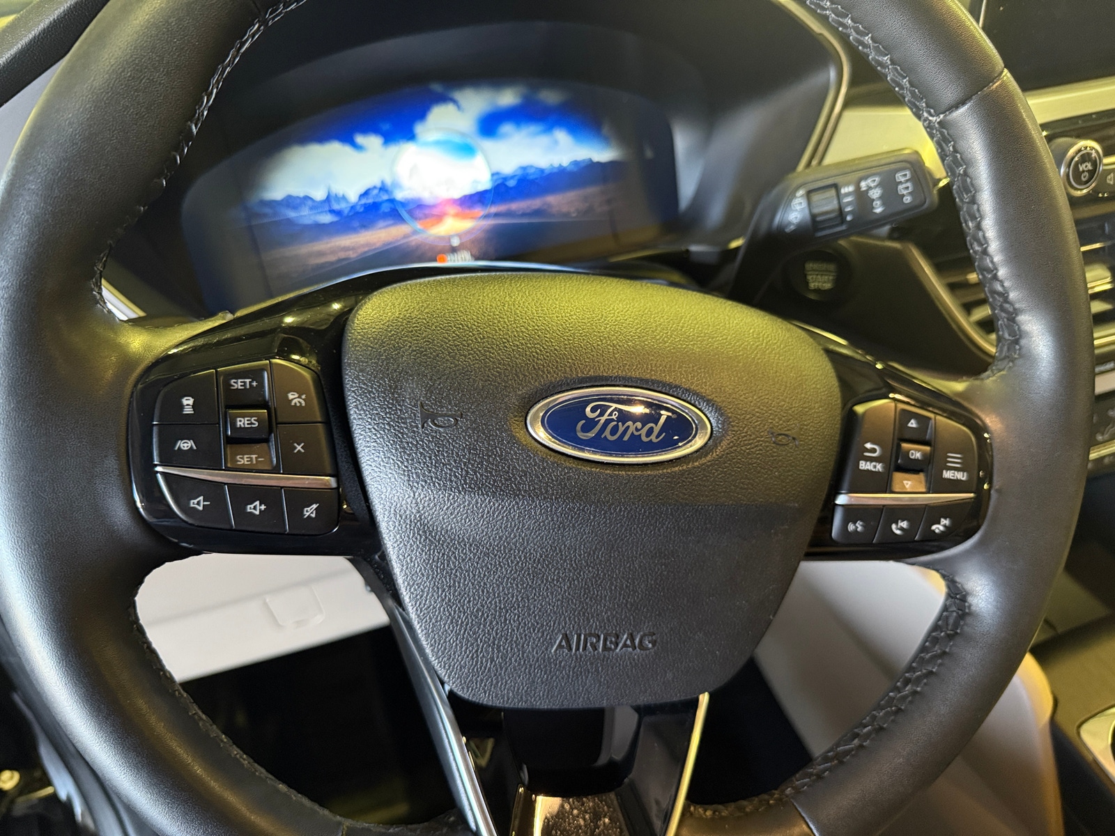 Thumbnail: 2022 Ford Escape - 4