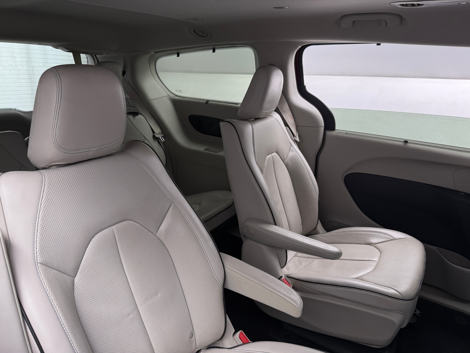 Thumbnail: 2020 Chrysler Pacifica - 5