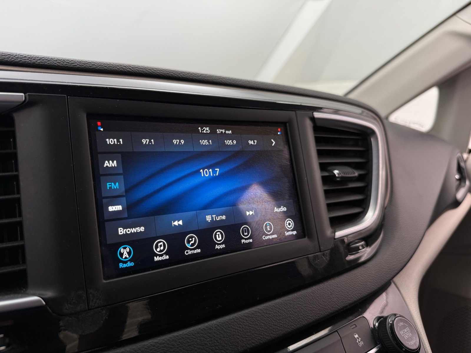 Thumbnail: 2021 Chrysler Voyager - 3