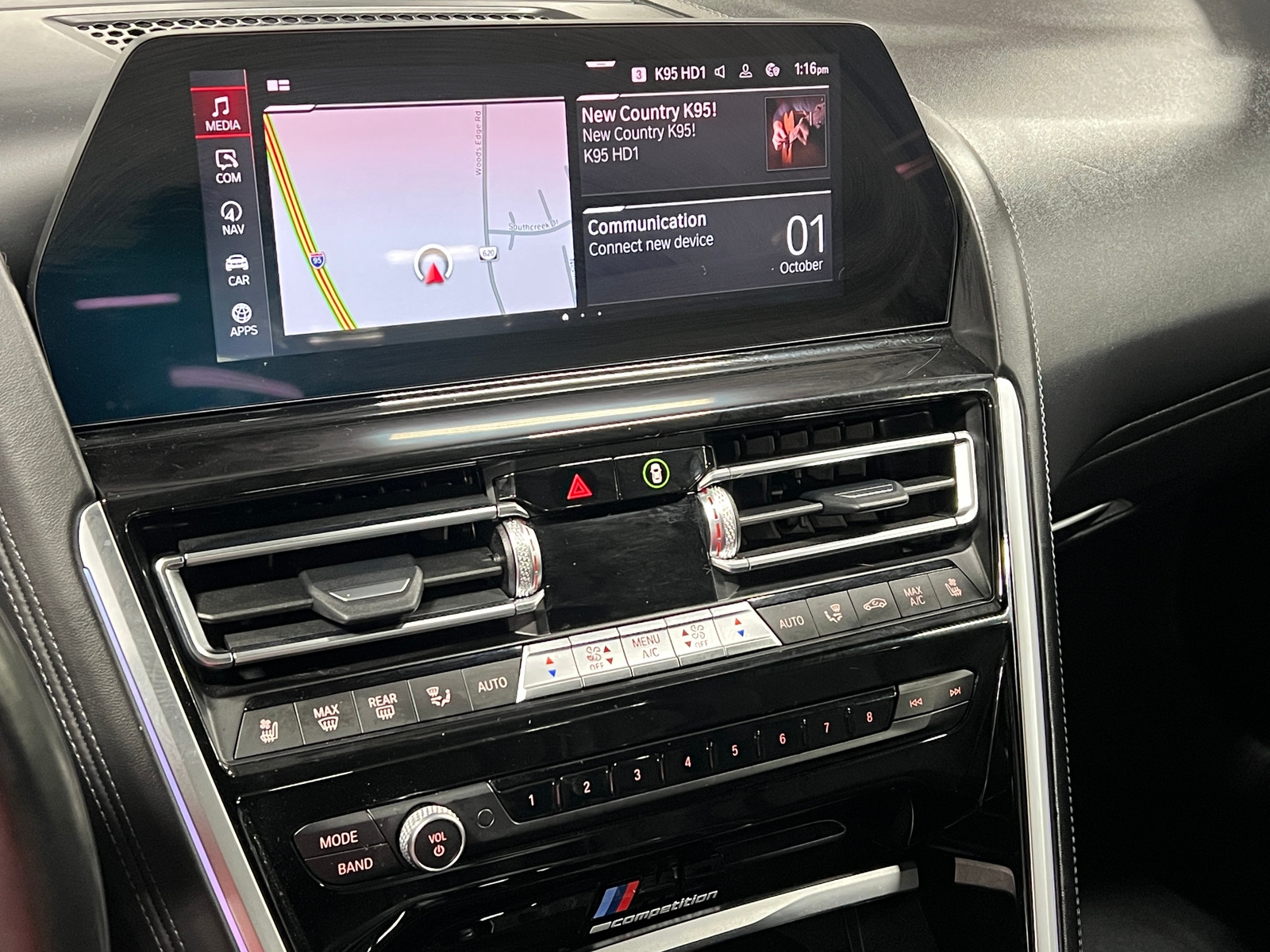 Thumbnail: 2022 BMW M8 - 2