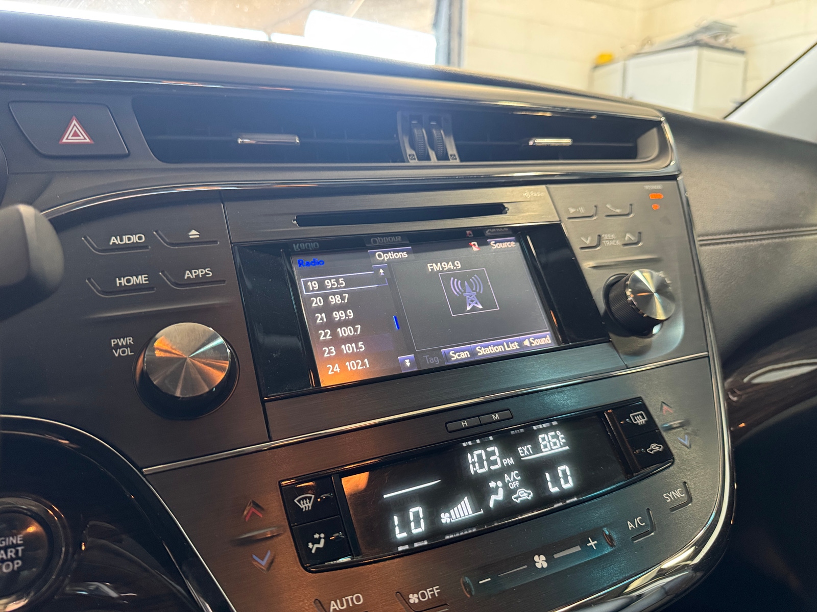Thumbnail: 2015 Toyota Avalon - 3