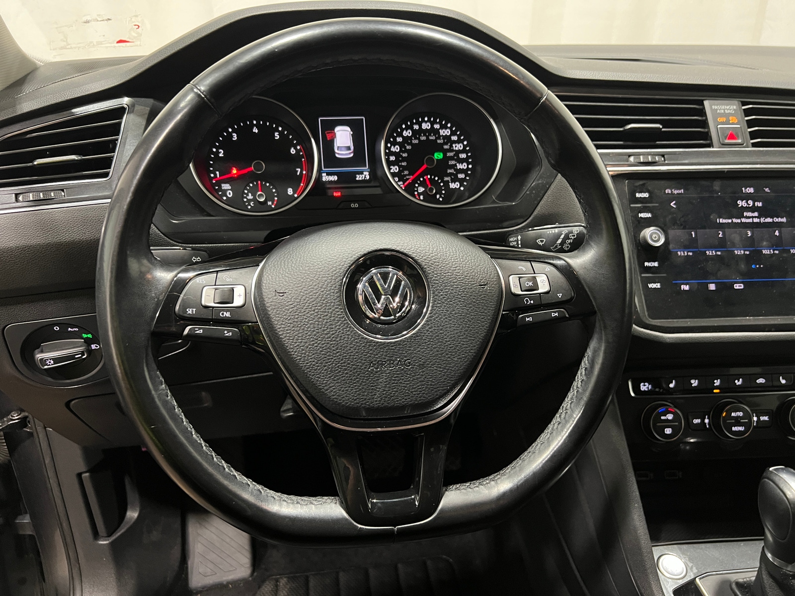 Thumbnail: 2018 Volkswagen Tiguan - 4
