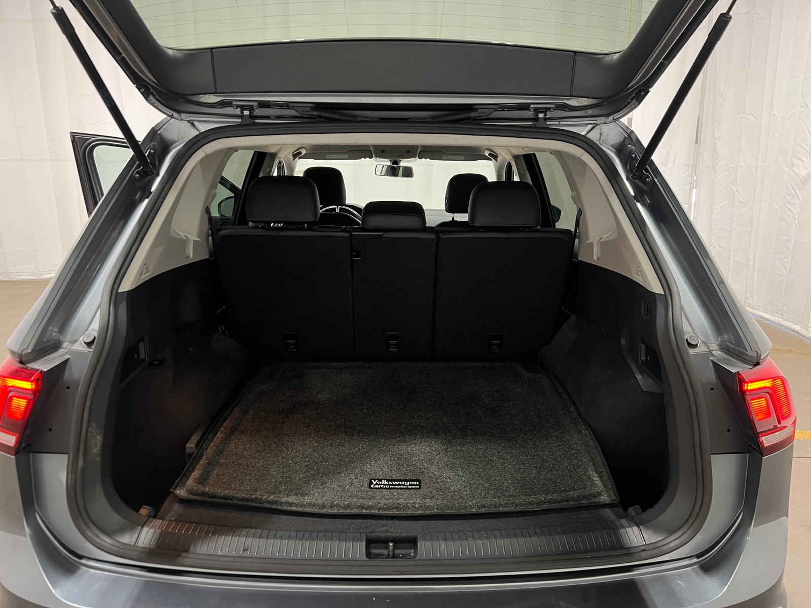 Thumbnail: 2018 Volkswagen Tiguan - 6