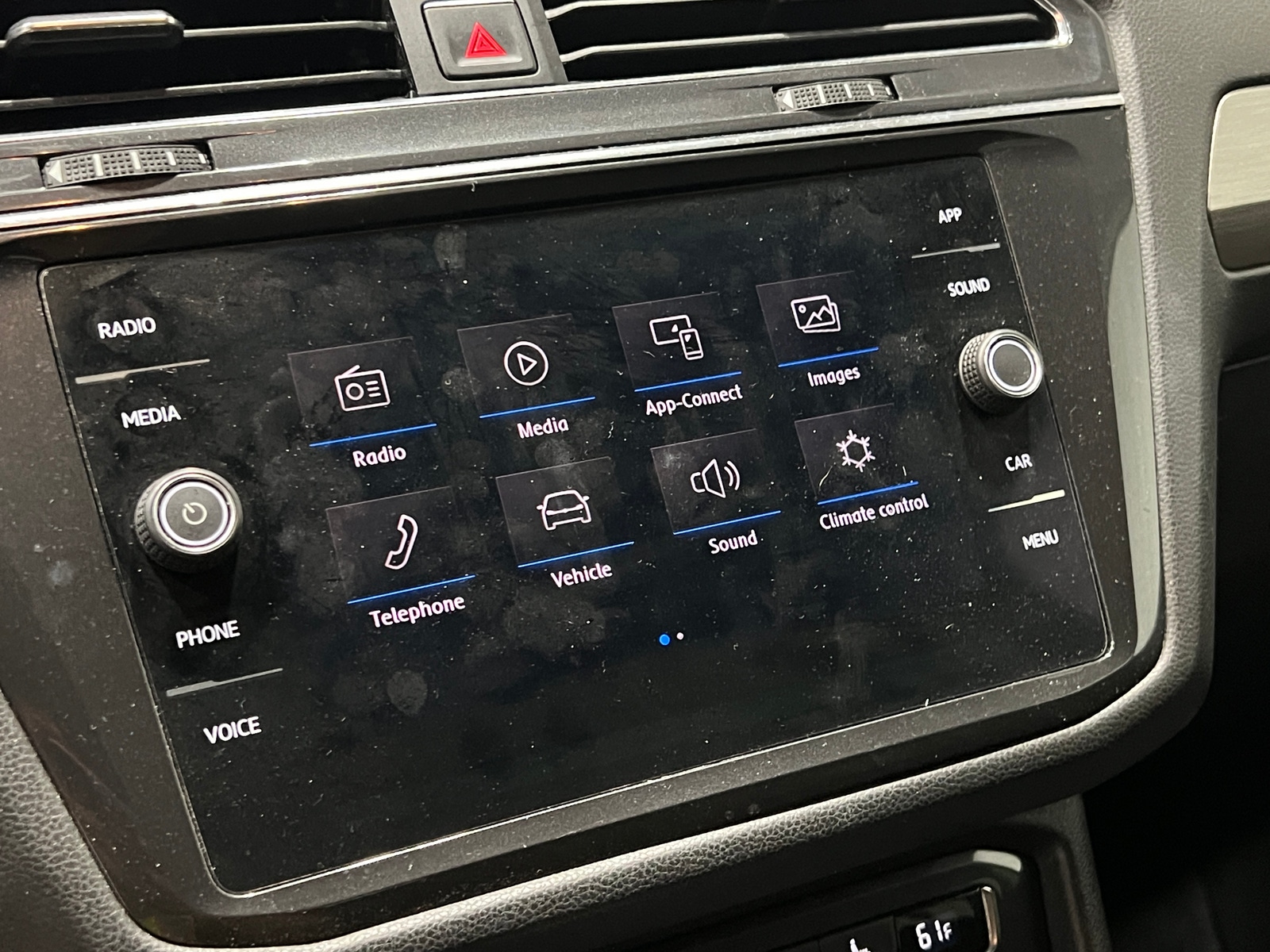 Thumbnail: 2018 Volkswagen Tiguan - 3
