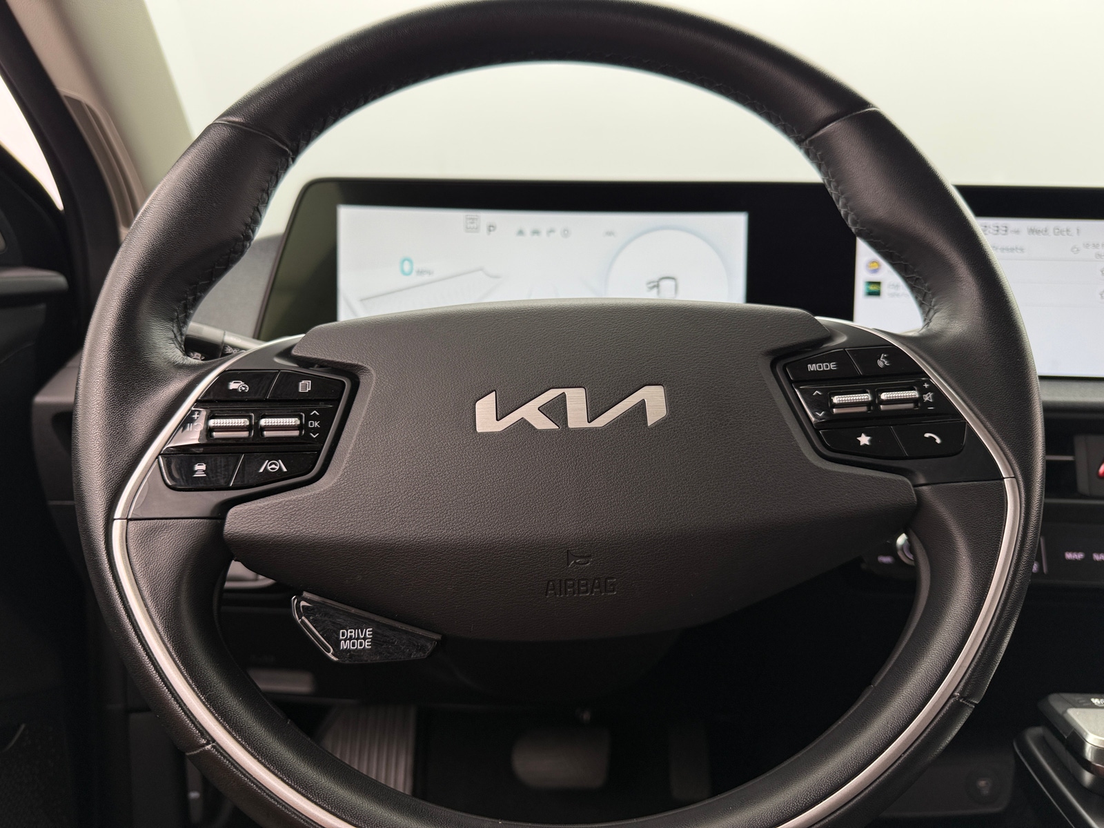 Thumbnail: 2022 Kia EV6 - 4