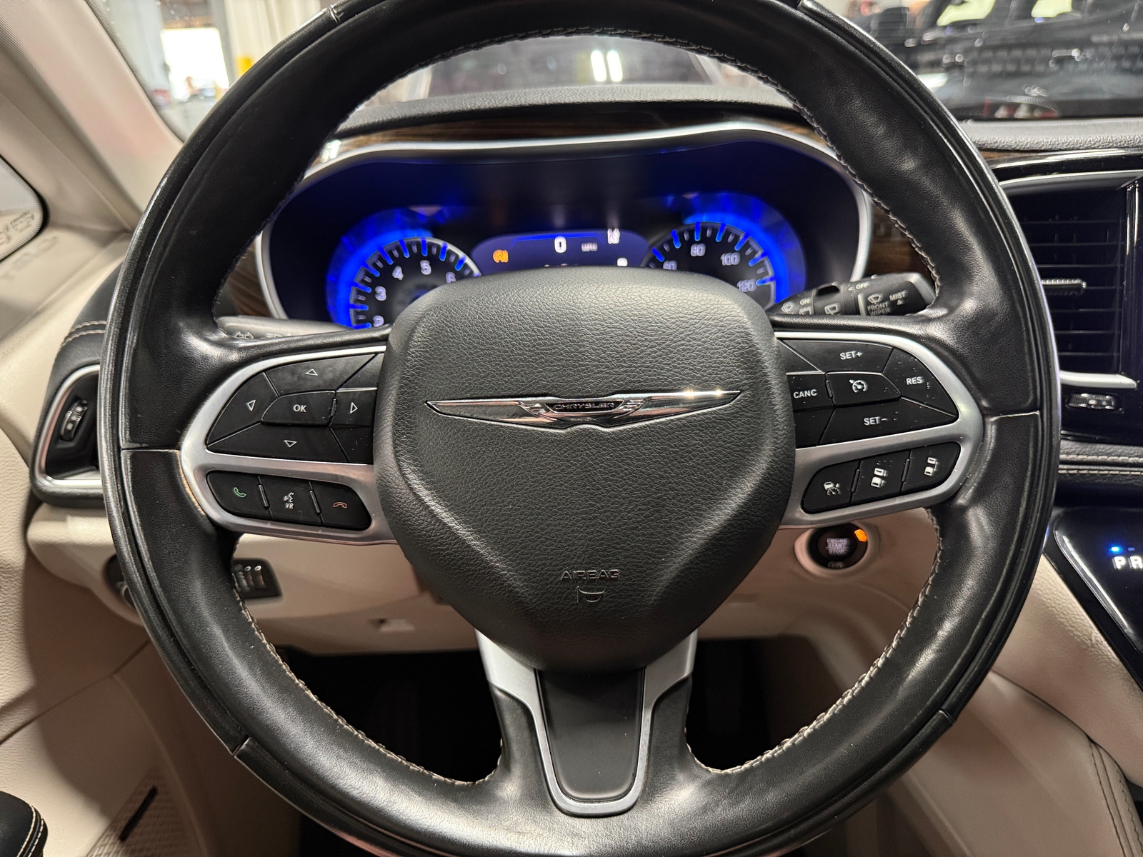 Thumbnail: 2022 Chrysler Pacifica - 4