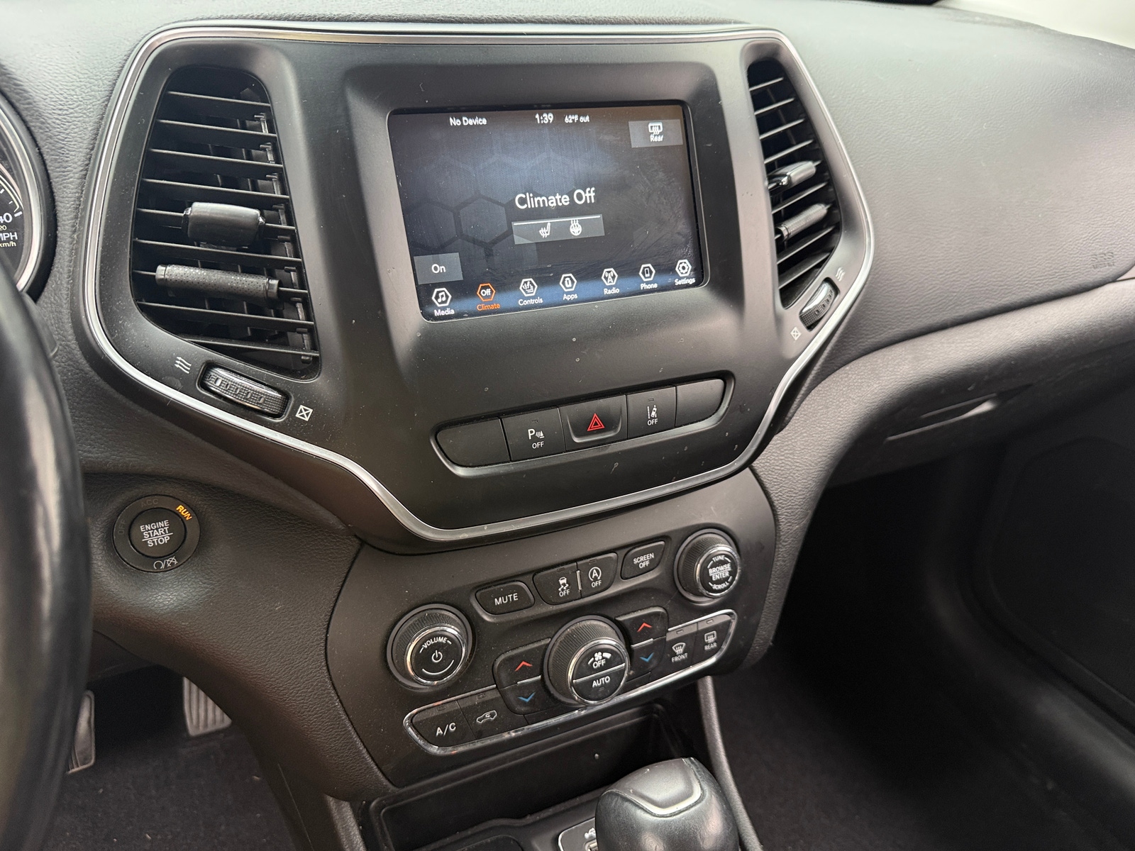 Thumbnail: 2020 Jeep Cherokee - 3