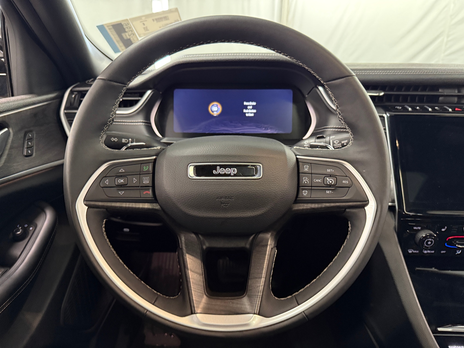 Thumbnail: 2024 Jeep Grand Cherokee L - 4