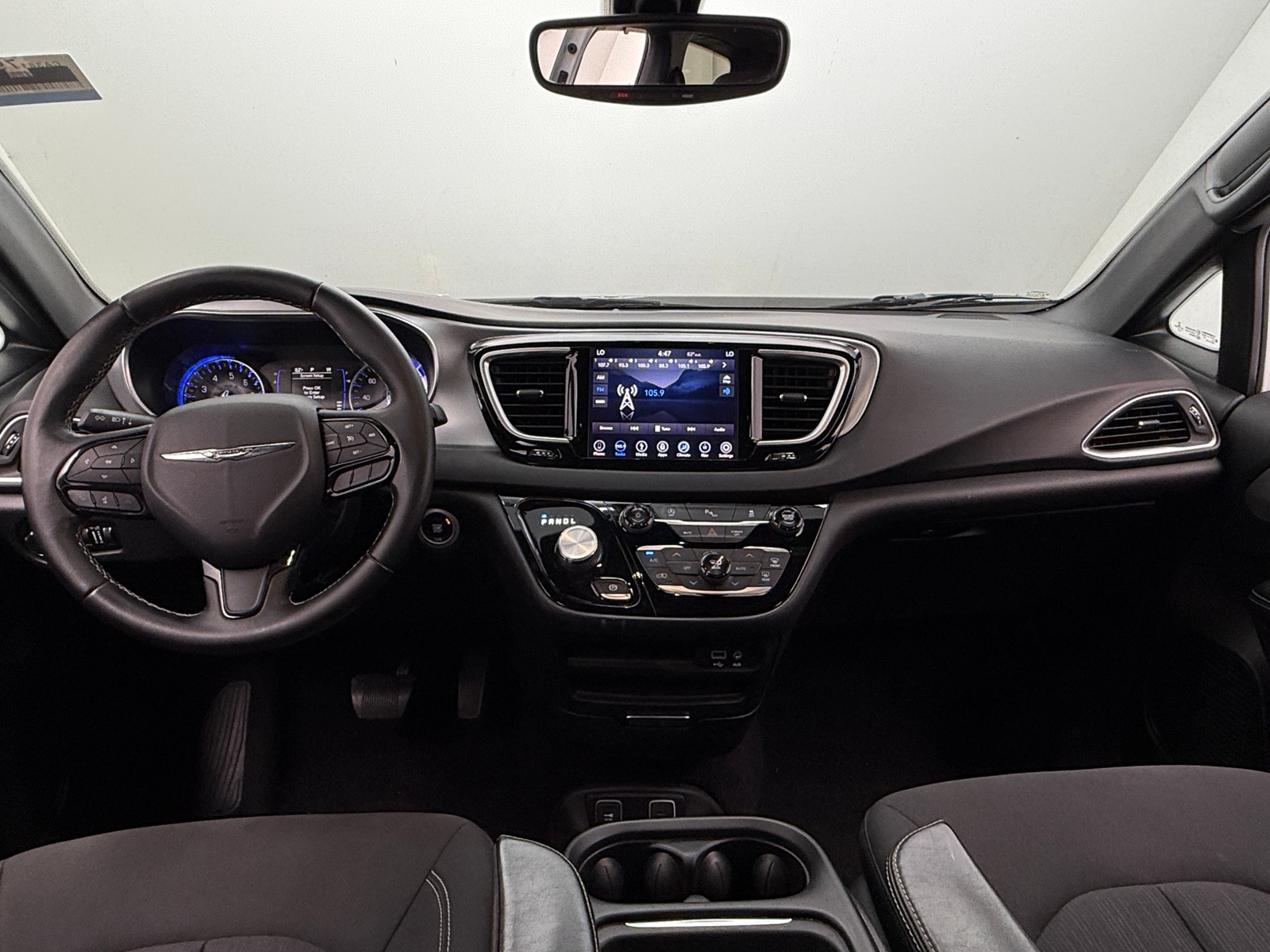 Thumbnail: 2018 Chrysler Pacifica - 3