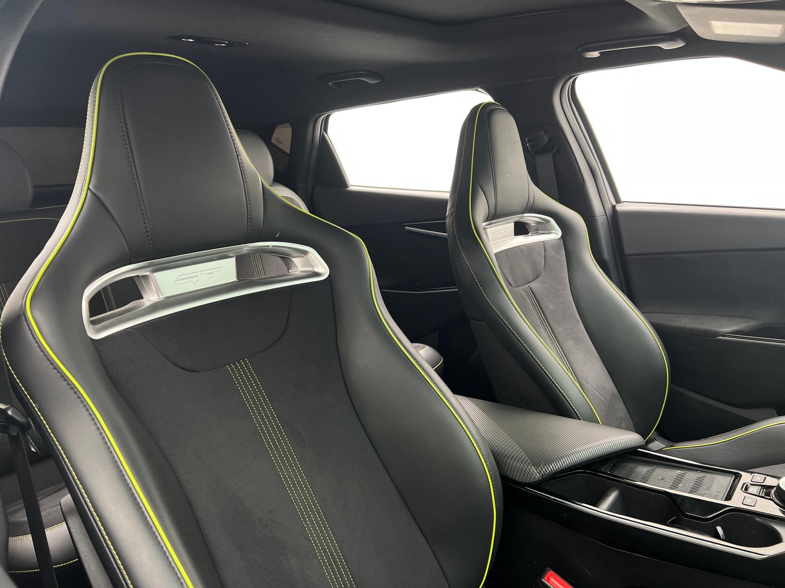 Thumbnail: 2023 Kia EV6 - 2