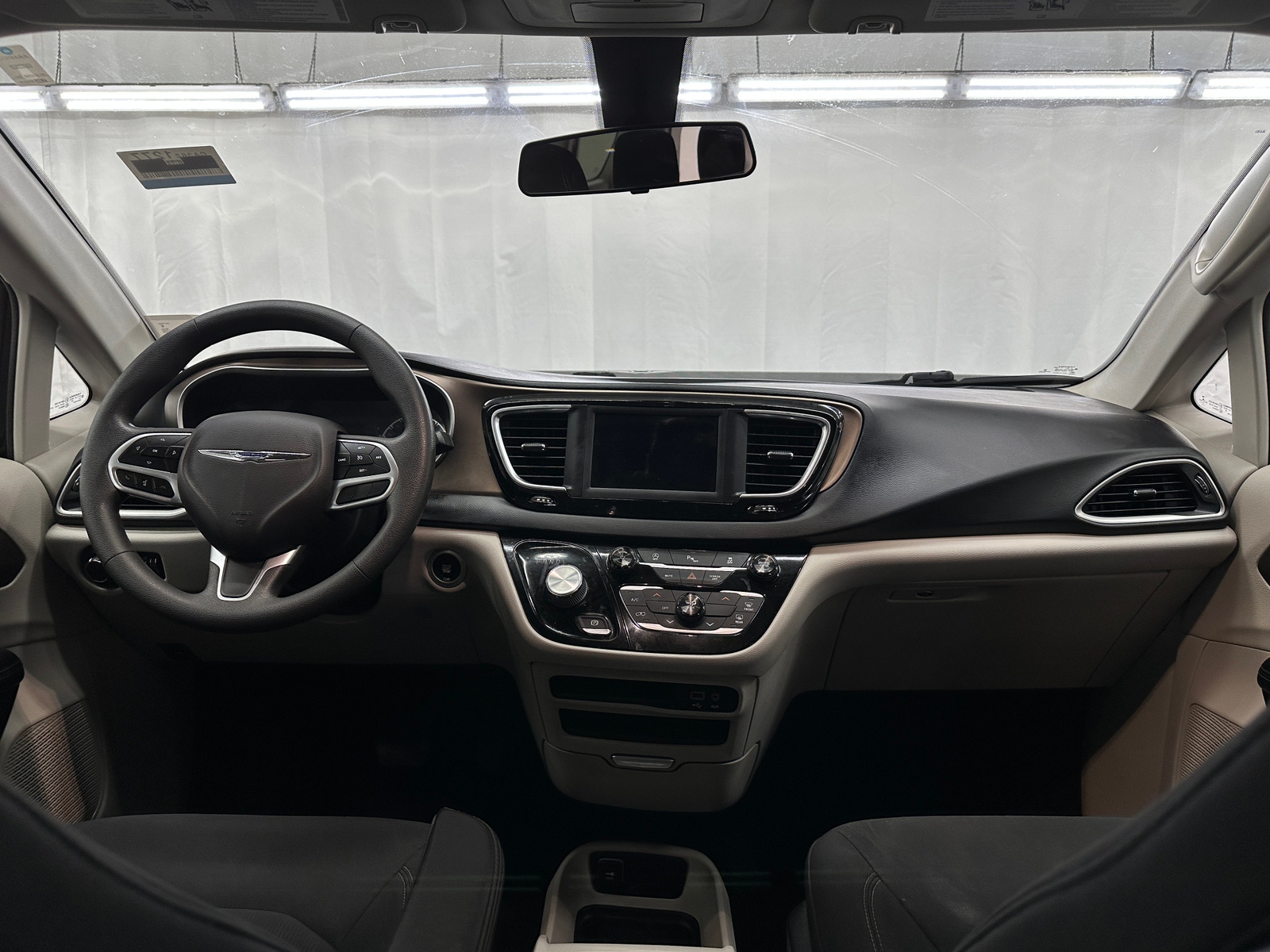 Thumbnail: 2018 Chrysler Pacifica - 3
