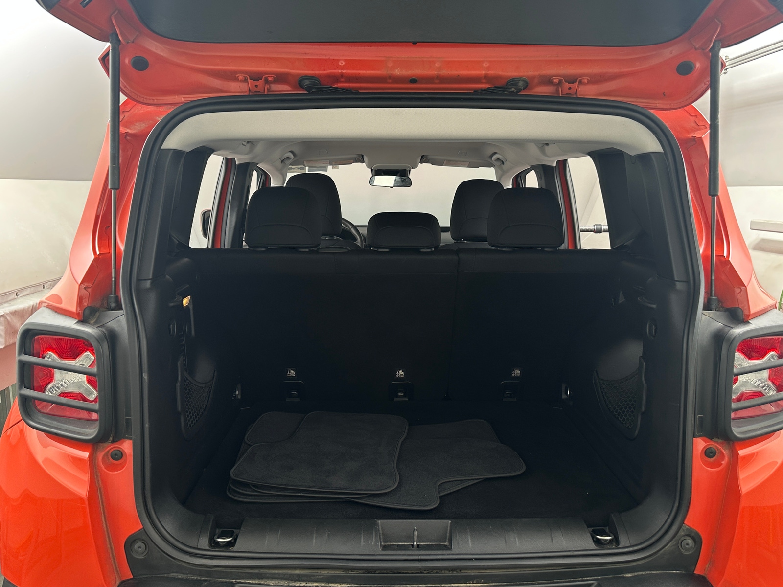 Thumbnail: 2019 Jeep Renegade - 7
