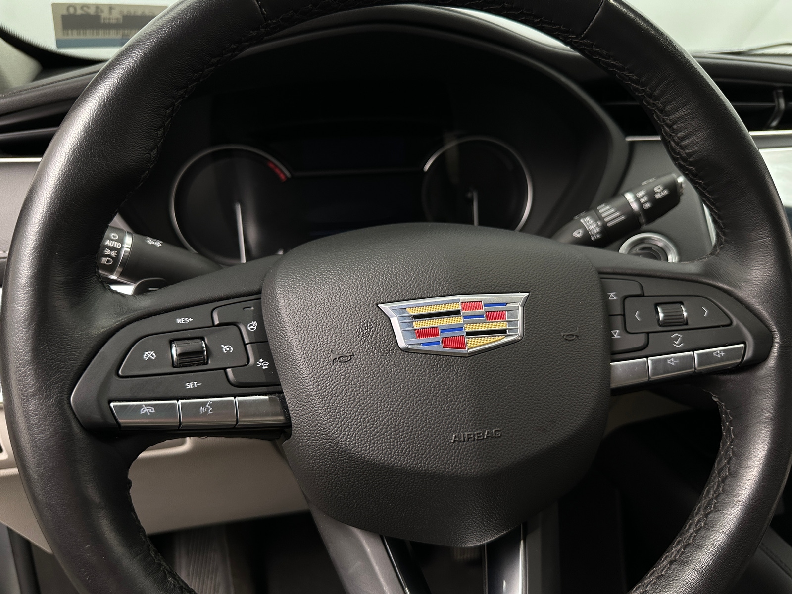 Thumbnail: 2023 Cadillac XT4 - 4