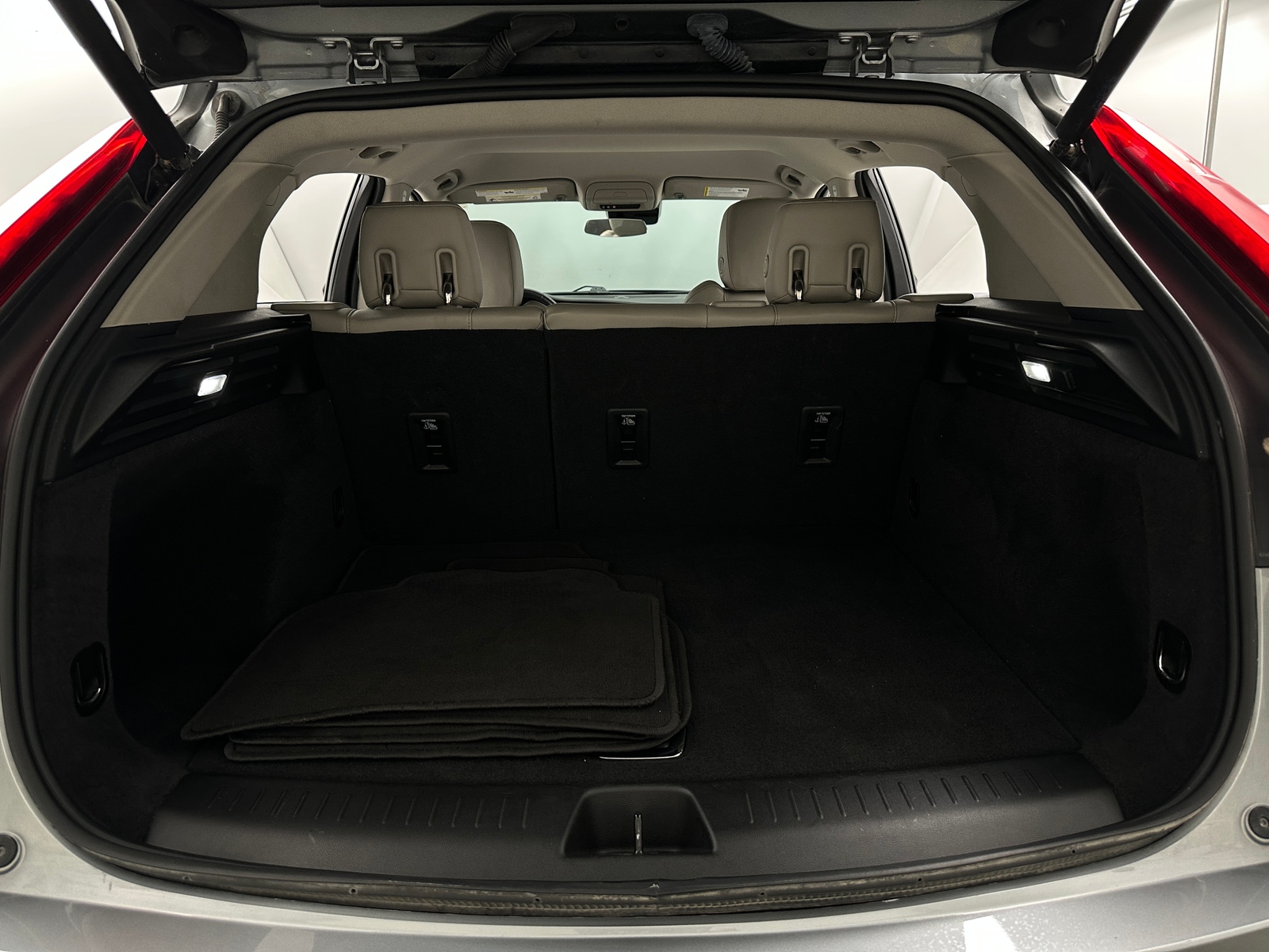 Thumbnail: 2023 Cadillac XT4 - 6