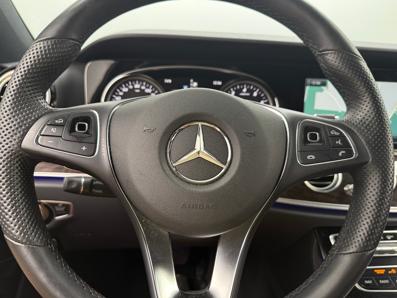 Thumbnail: 2017 Mercedes-Benz E-Class - 4