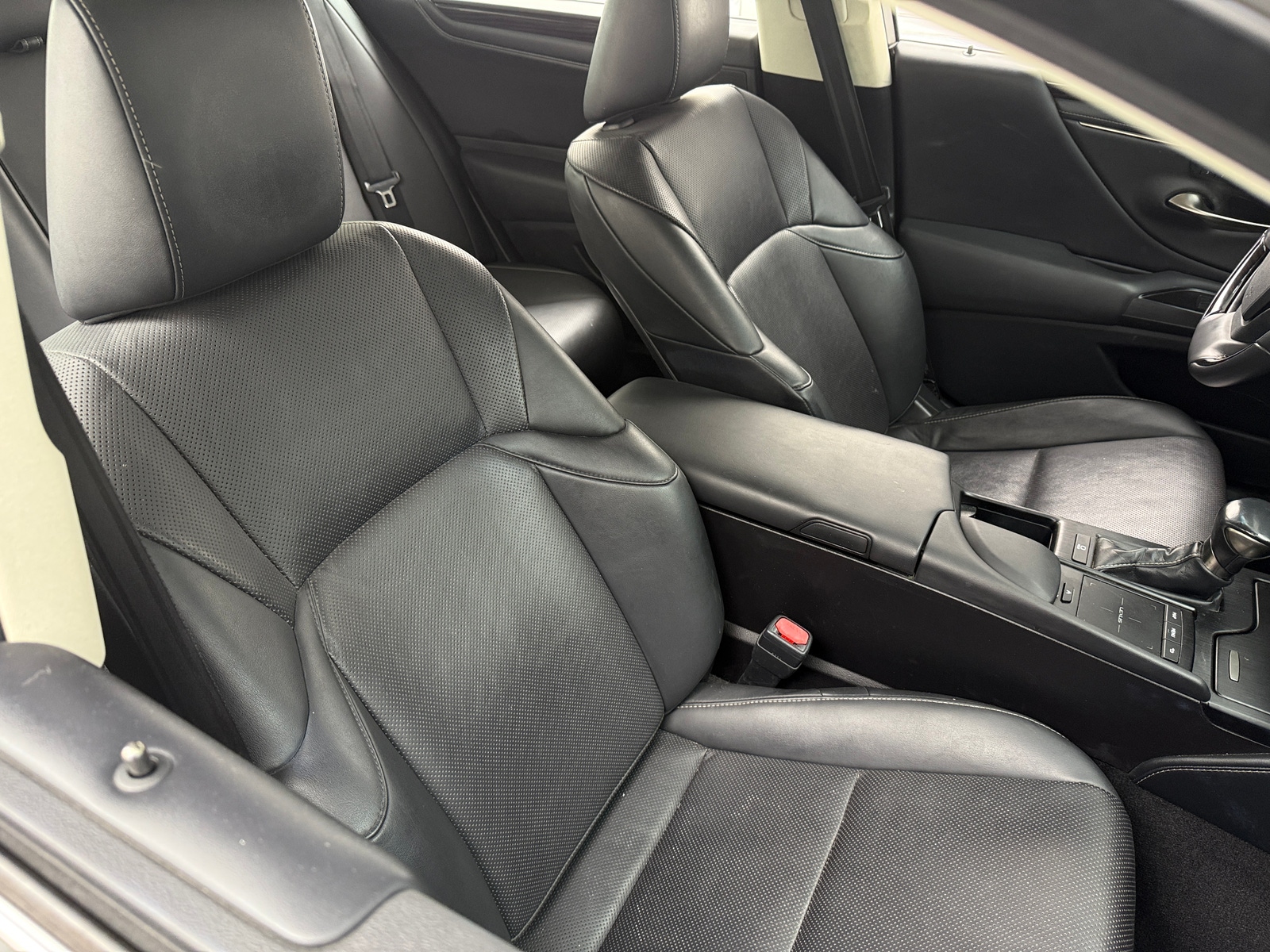 Thumbnail: 2019 Lexus ES - 2