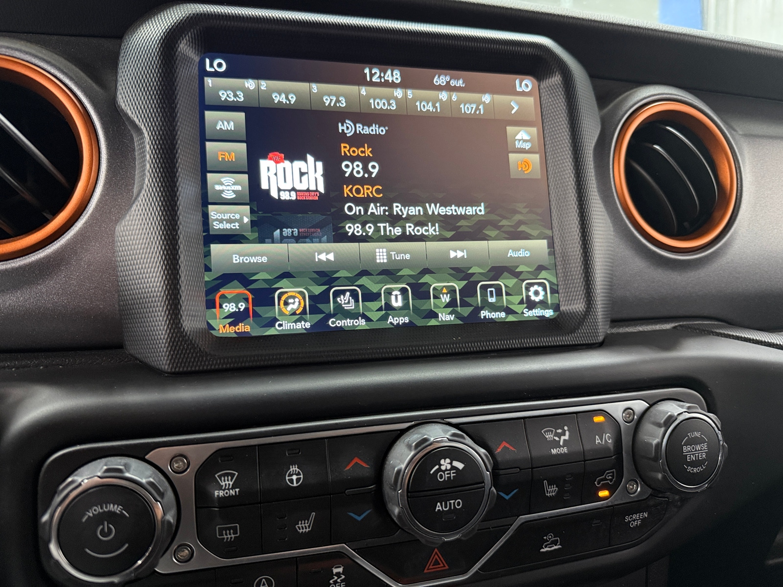 Thumbnail: 2021 Jeep Gladiator - 3