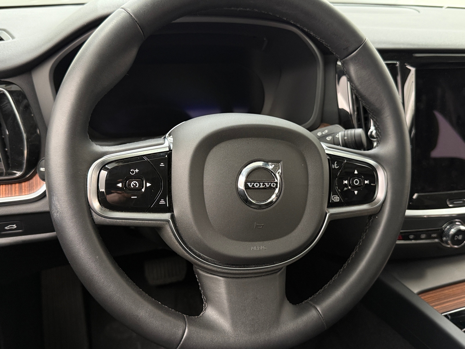 Thumbnail: 2024 Volvo S60 - 4