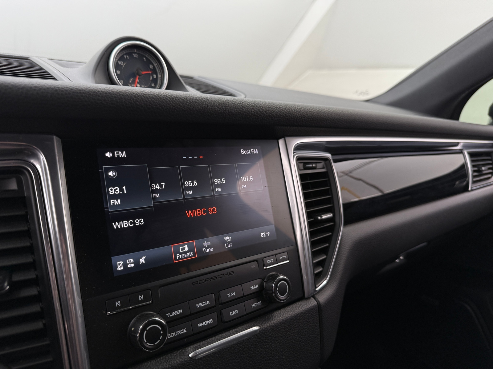 Thumbnail: 2018 Porsche Macan - 3