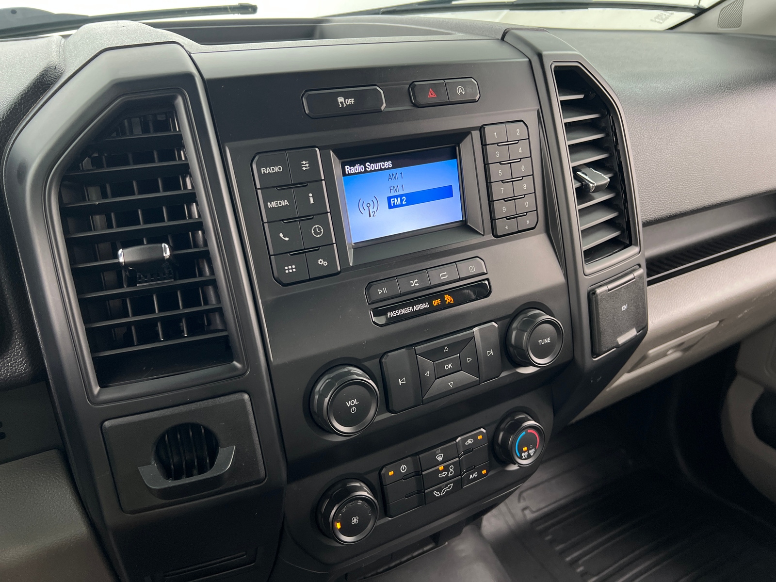 Thumbnail: 2020 Ford Econoline - 3