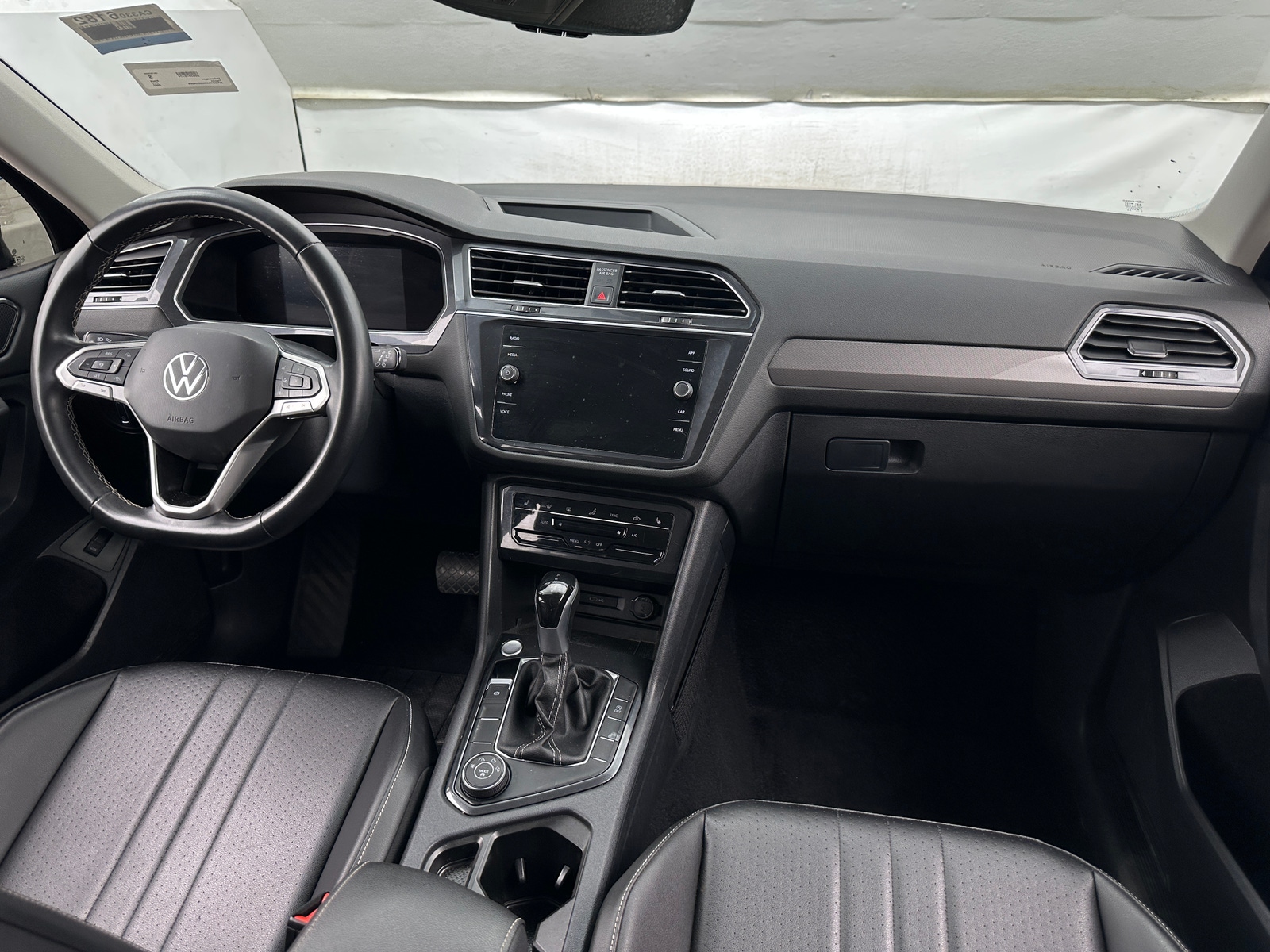 Thumbnail: 2022 Volkswagen Tiguan - 2