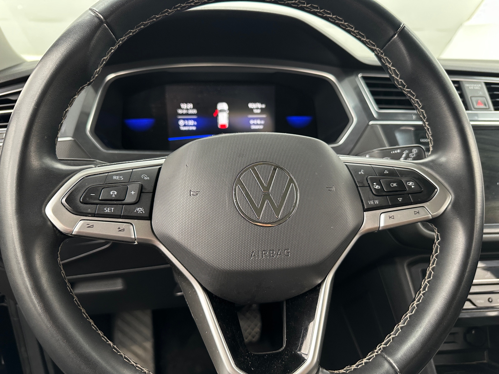 Thumbnail: 2022 Volkswagen Tiguan - 4