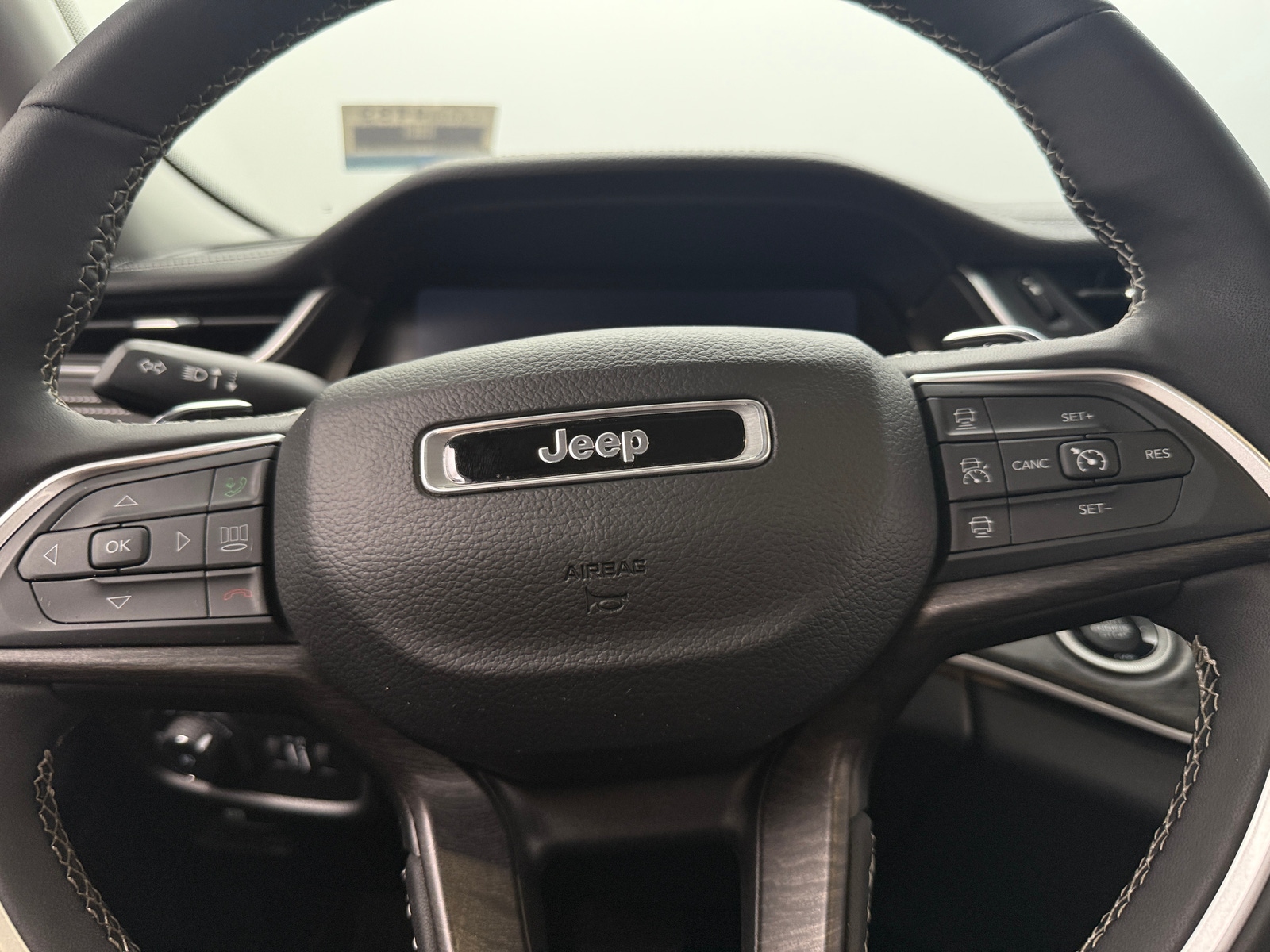 Thumbnail: 2023 Jeep Grand Cherokee L - 4