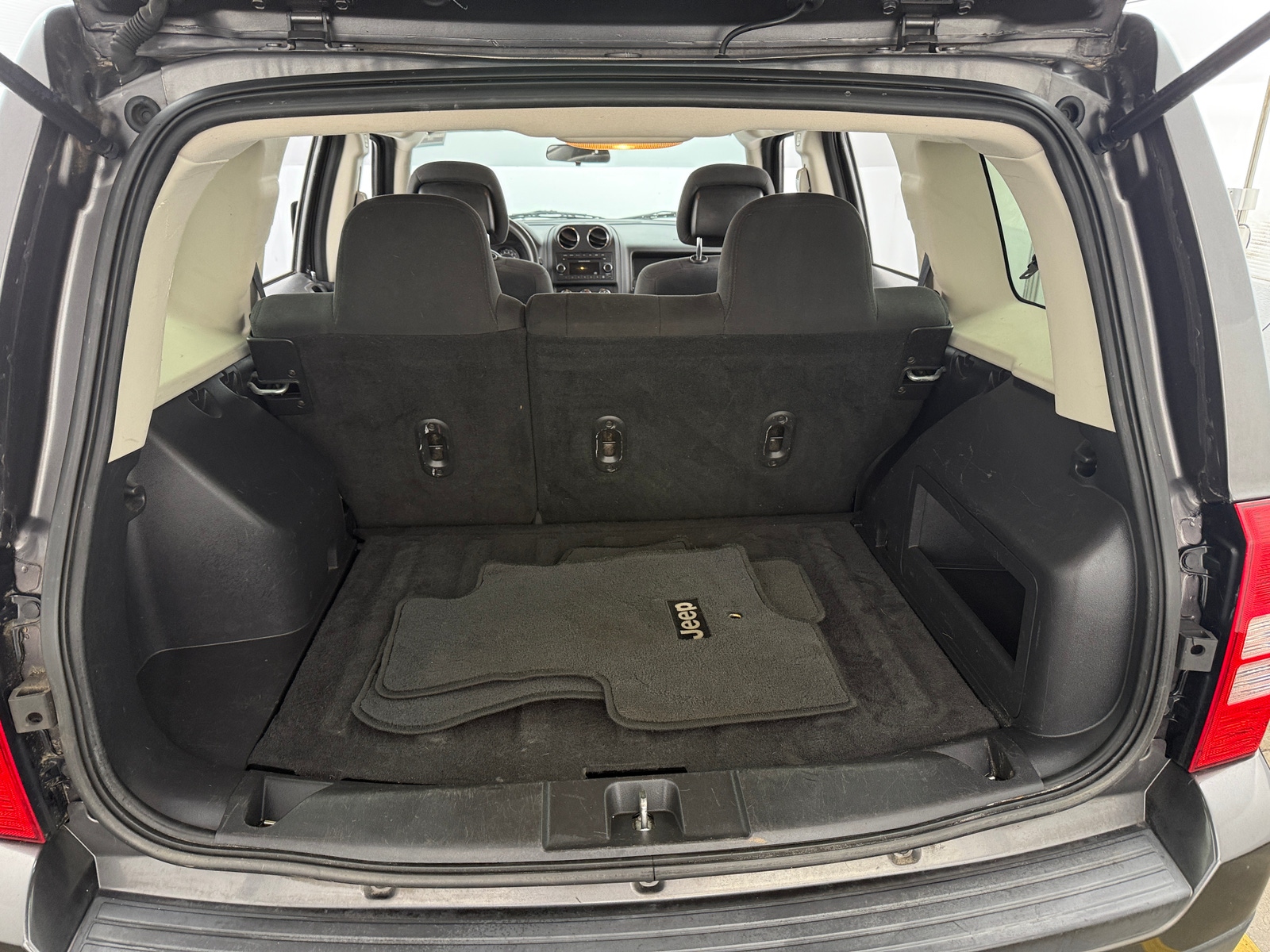 Thumbnail: 2015 Jeep Patriot - 7